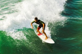 Karsa连续十二场比赛得分超过比赛局势复杂，塞尔维亚队不断突破！赢得满堂喝彩